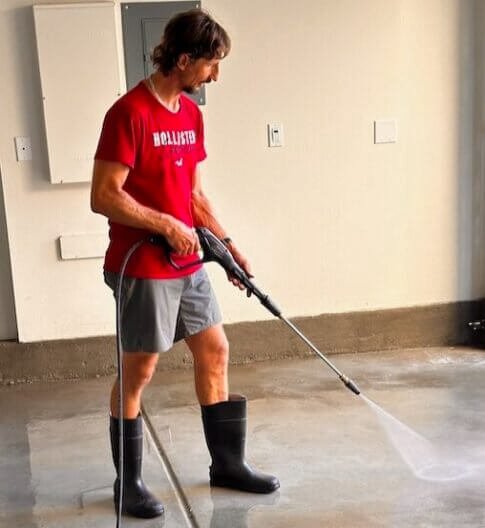 Power Washing house cleaning service in Orange County in the Driveway